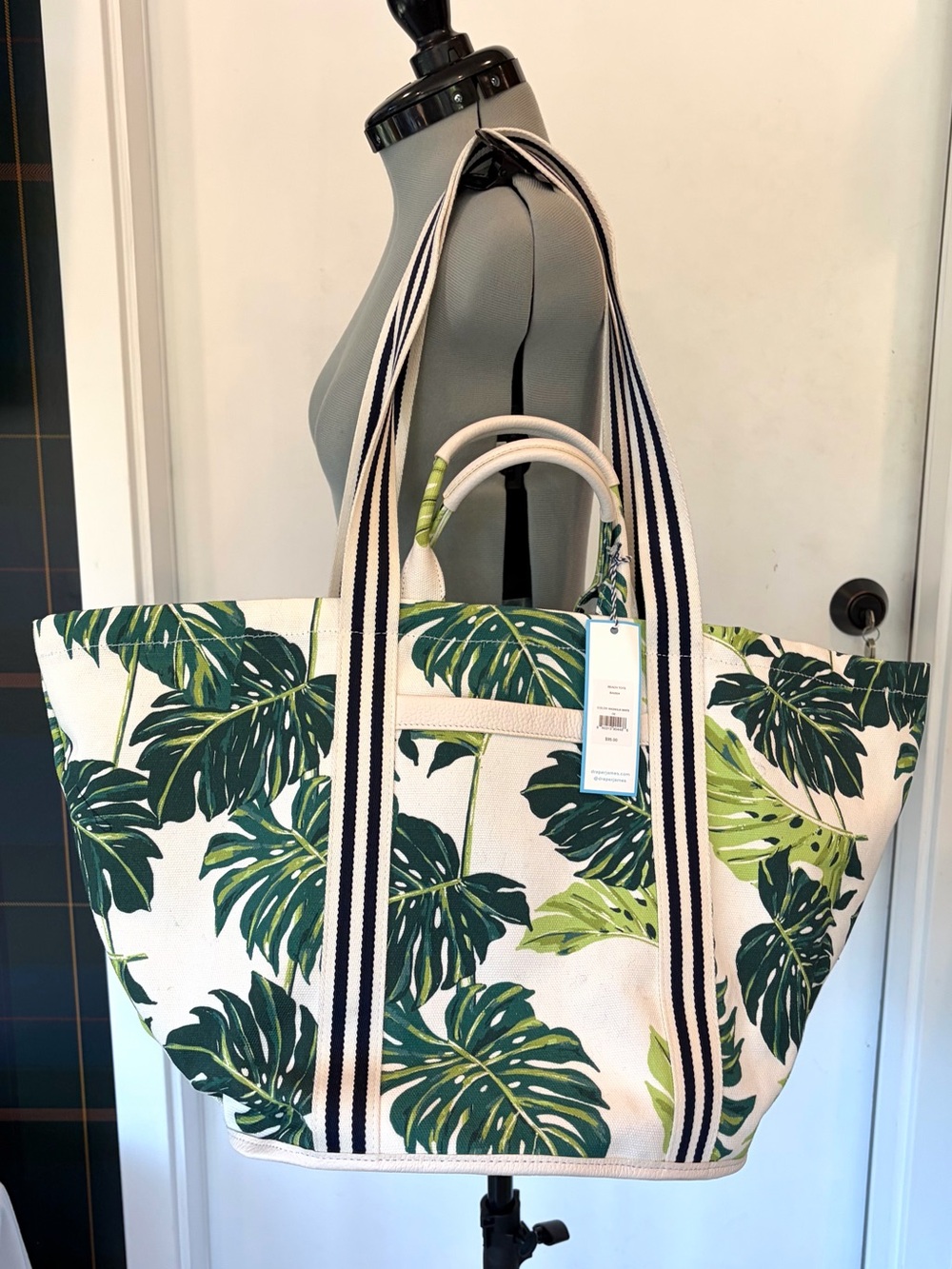 Draper James NWT Monstera Flora Leaf Canvas Tote, Green/White/Black, 23x12x10 - Picture 5 of 12